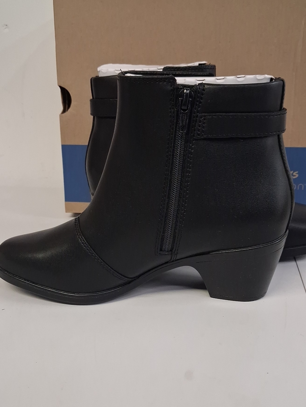 NWT Womens Clarks Emily2 Belle Black Leather Ankle Boots - Picture 4 of 6